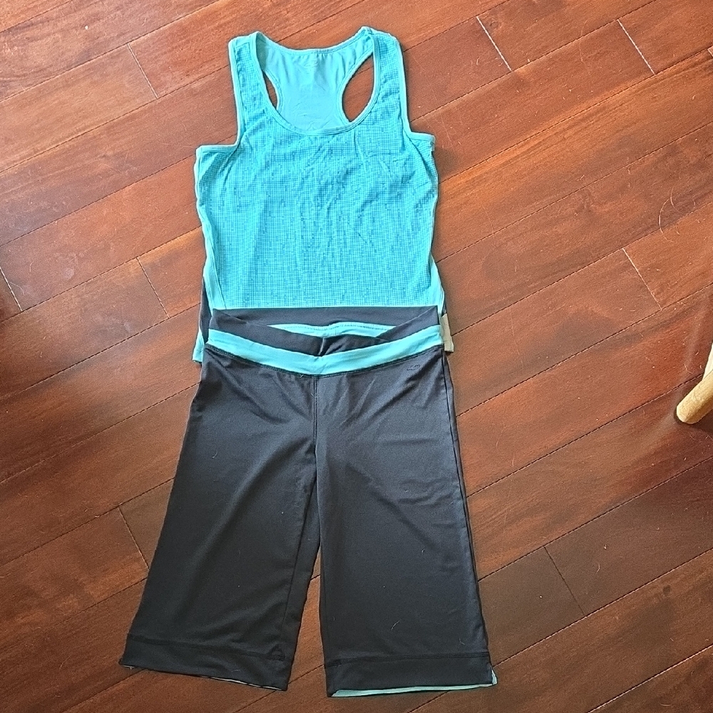Champion Teal and Black Capri Set